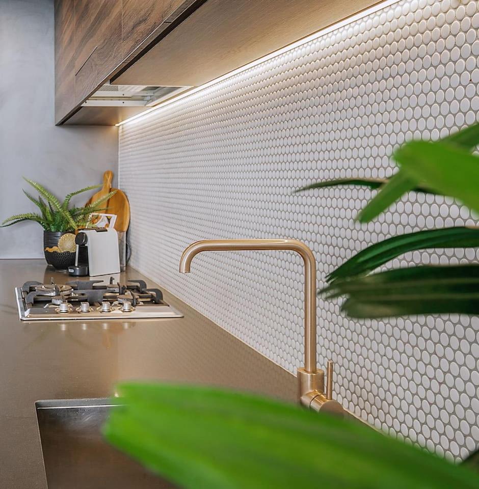 Above King With Rooftop Pool Deck