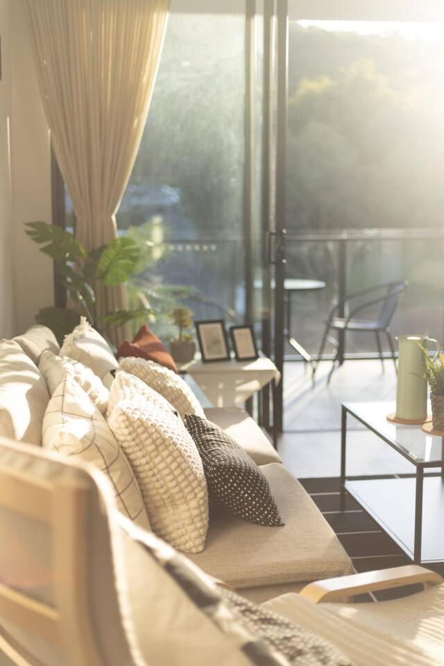 Stunning Mount View Modern Mtgravatt Cbd Apartment *