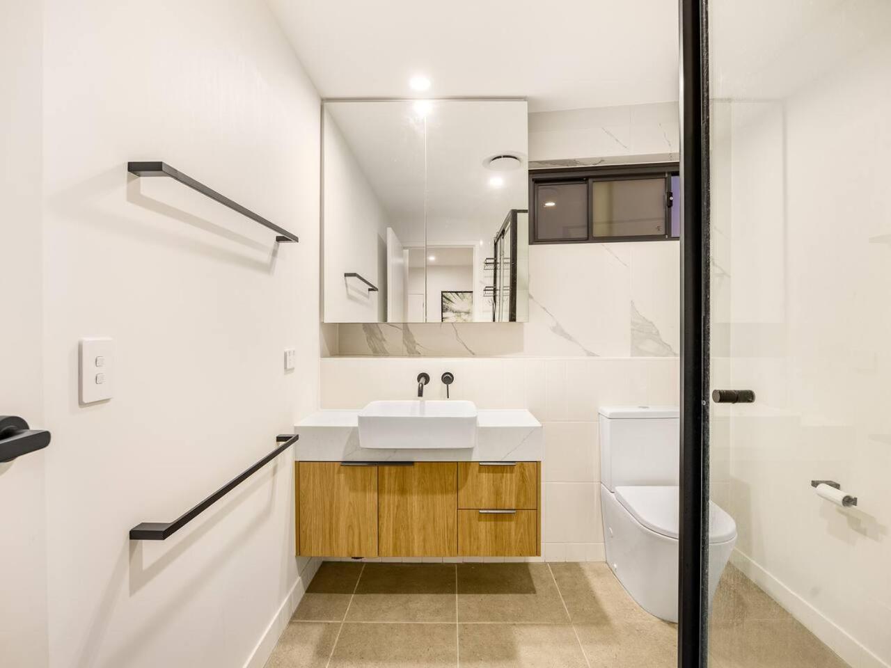 Stunning Mount View Modern Mtgravatt Cbd Apartment Brisbane