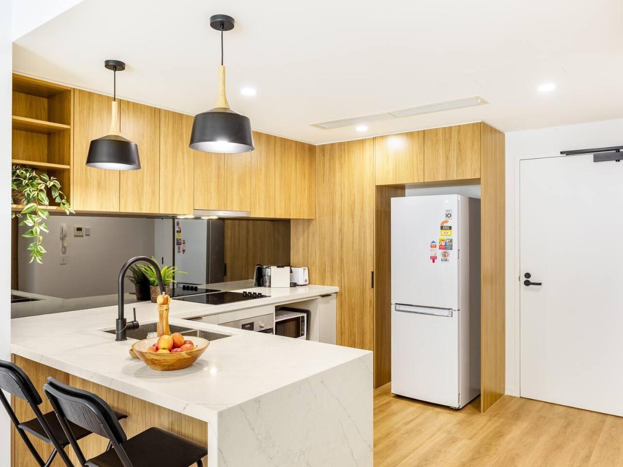 Stunning Mount View Modern Mtgravatt Cbd Apartment *