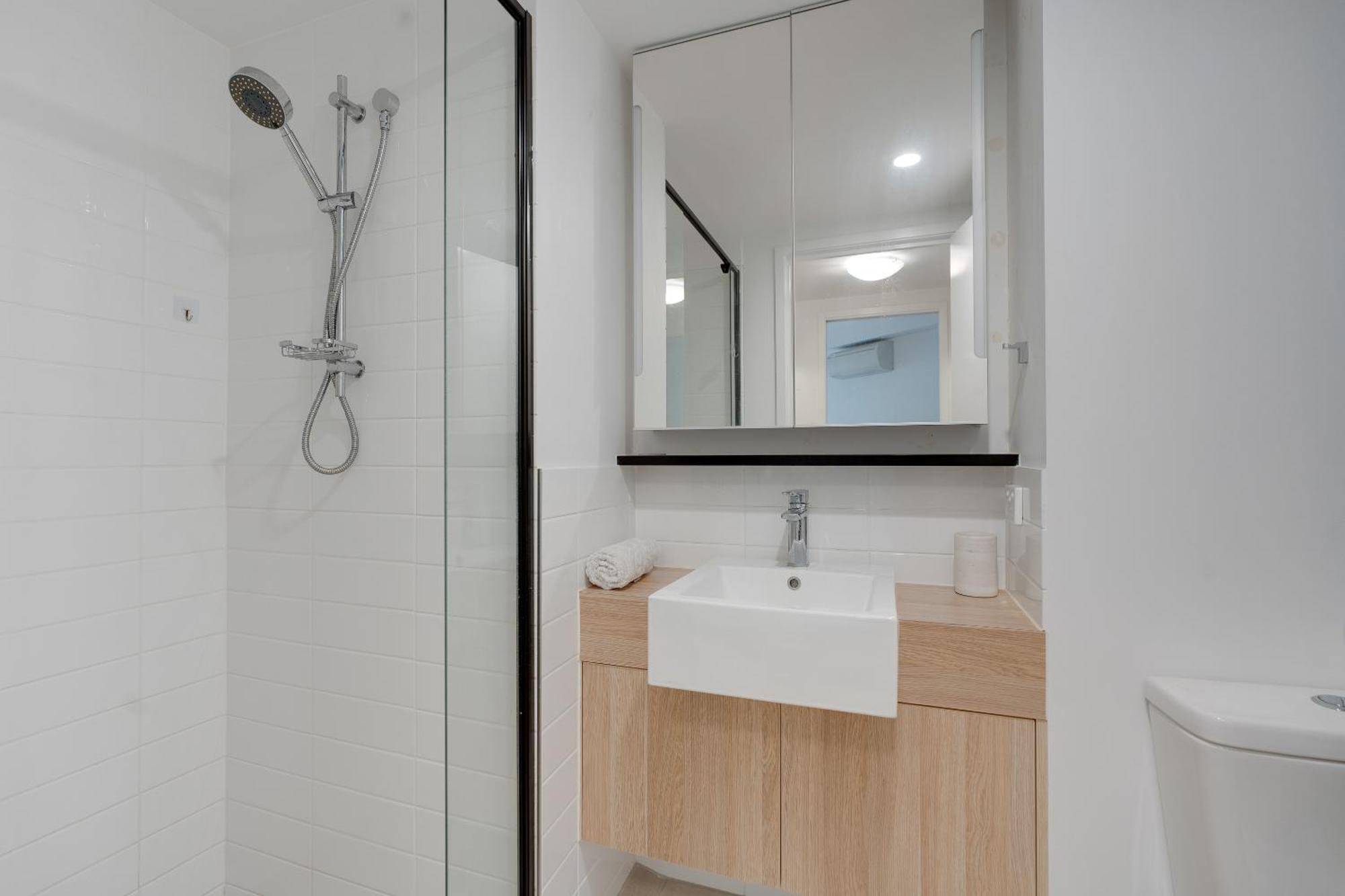 Modern 2br In Vibrant Apartment