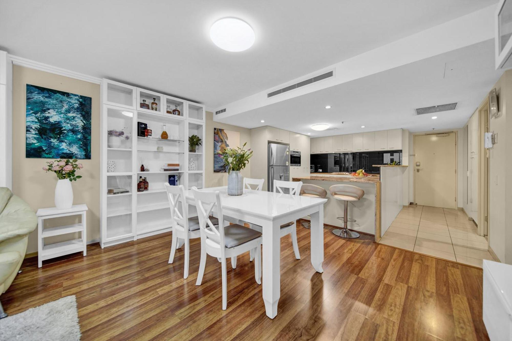 M On Mary Apartment *