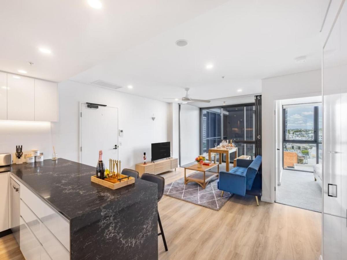 Valley Centre Boutique 1br Pool N Carpark Apartment