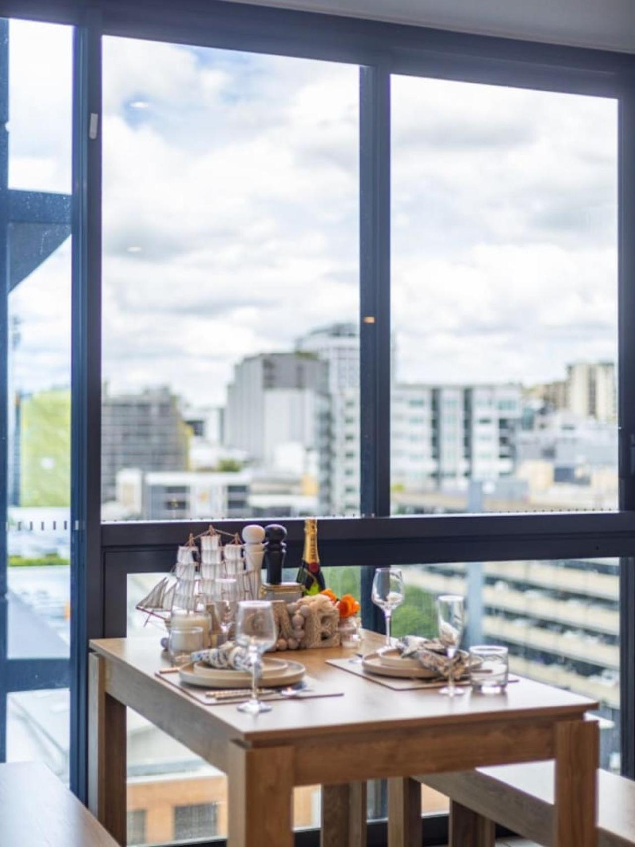 Valley Centre Boutique 1br Pool N Carpark Apartment