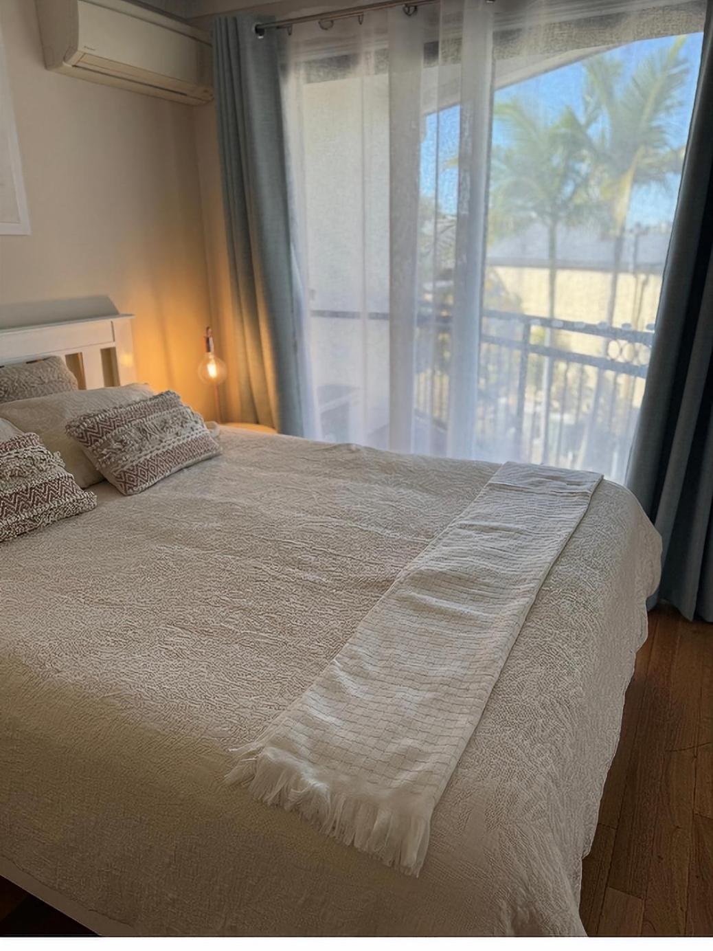 Stylish & Elegant 2br Townhouse In Wilston,