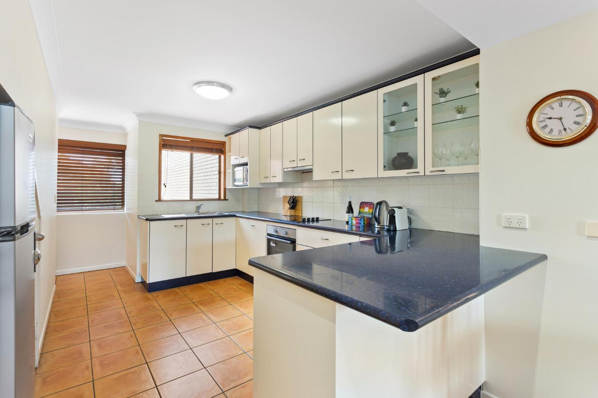 Apartment Charming 2-bed With Views *