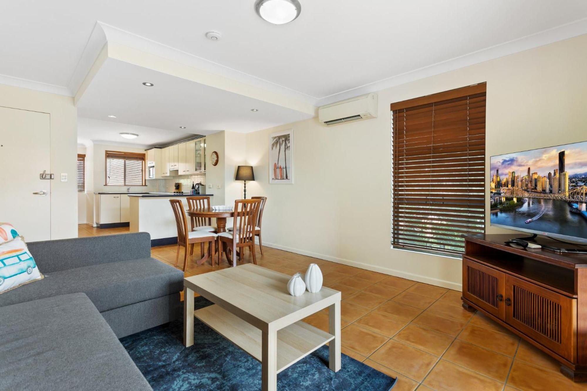 Charming 2-bed With Views Apartment *