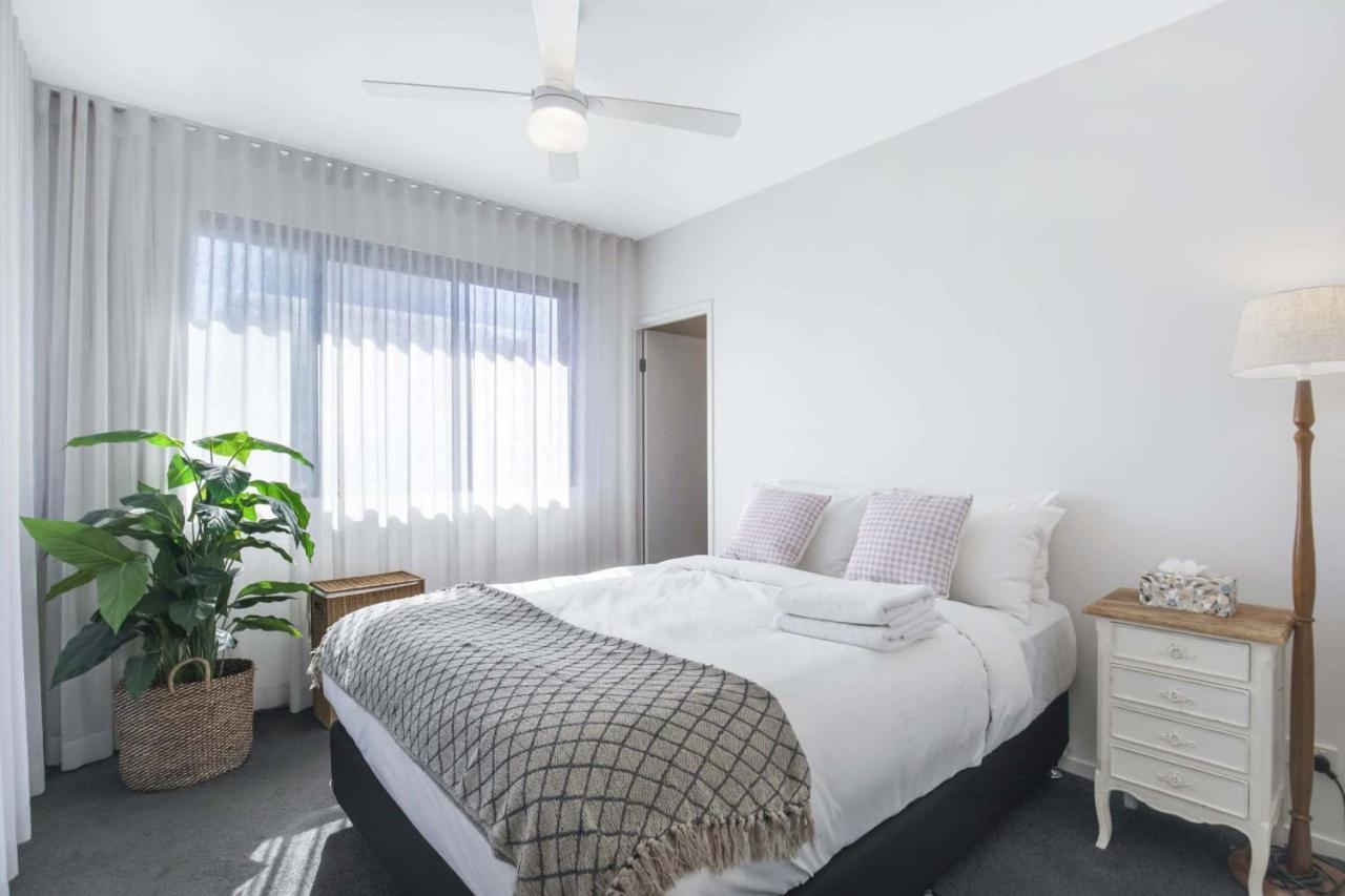 Contemporary Apt, Premium Local, Wifi, Wine, Cafes By Custom Hosting Apartment *