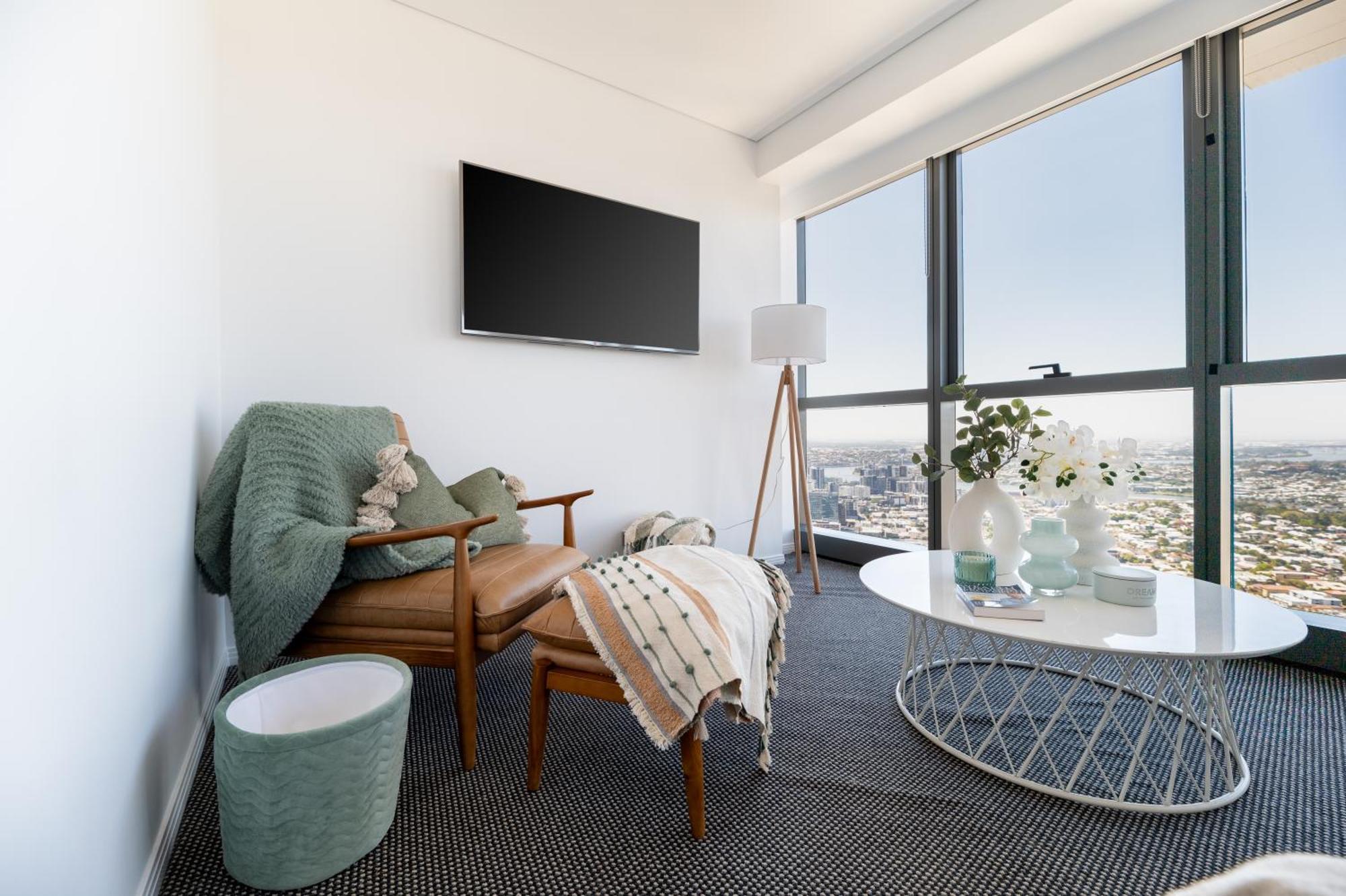 Apartment River & City Views 2 Bed 2 Bath Skyline