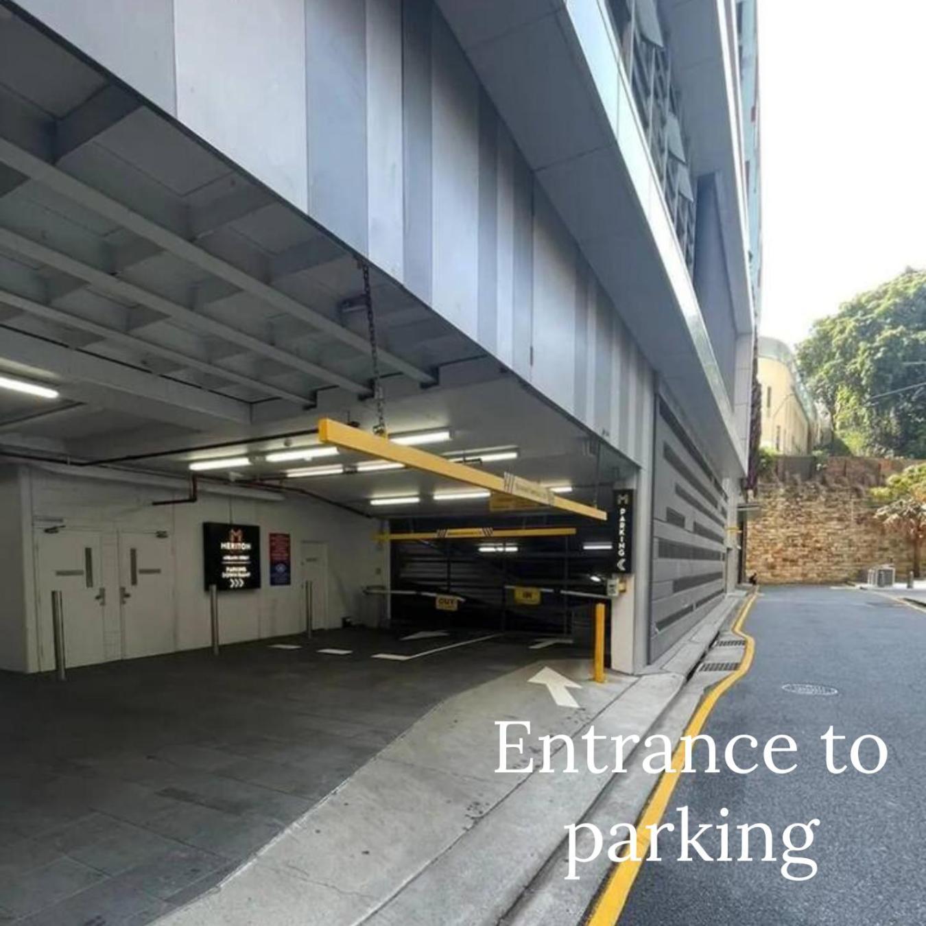 River & City Views 2 Bed 2 Bath Skyline Apartment *