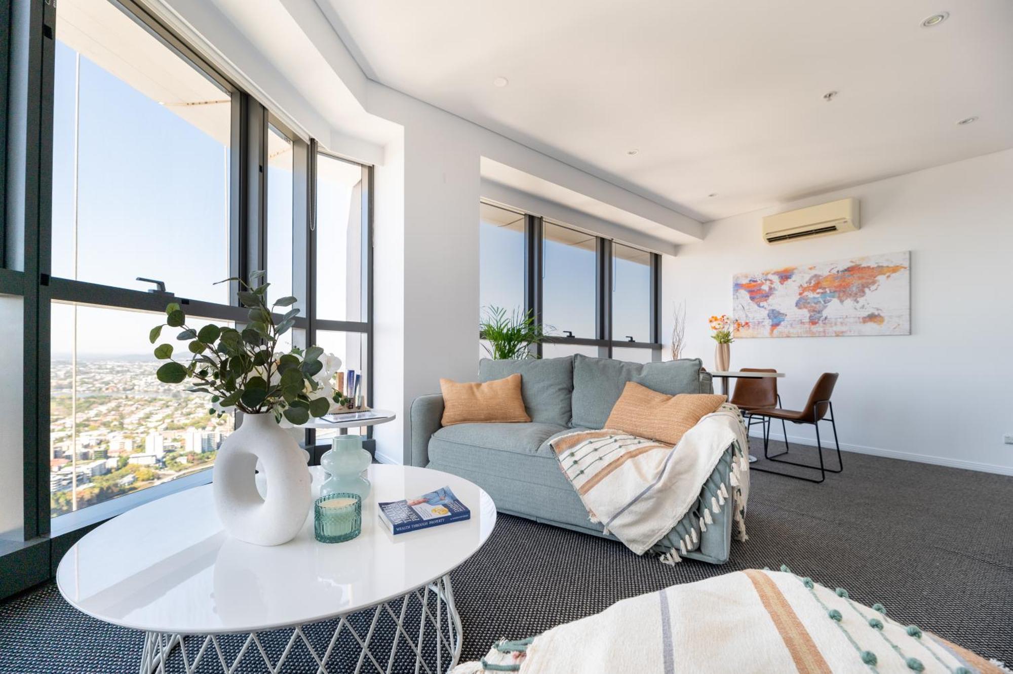 River & City Views 2 Bed 2 Bath Skyline Apartment