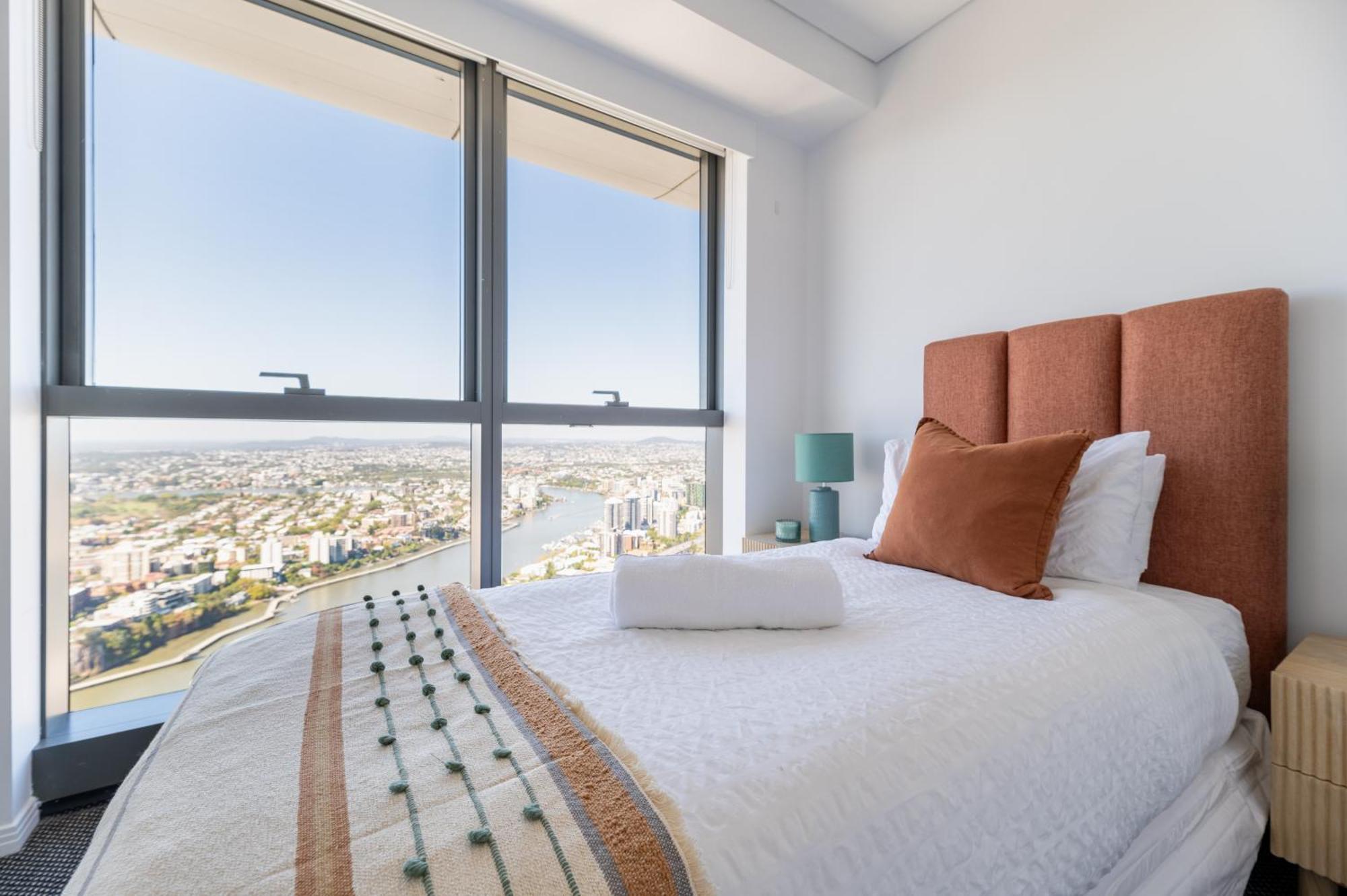 River & City Views 2 Bed 2 Bath Skyline *