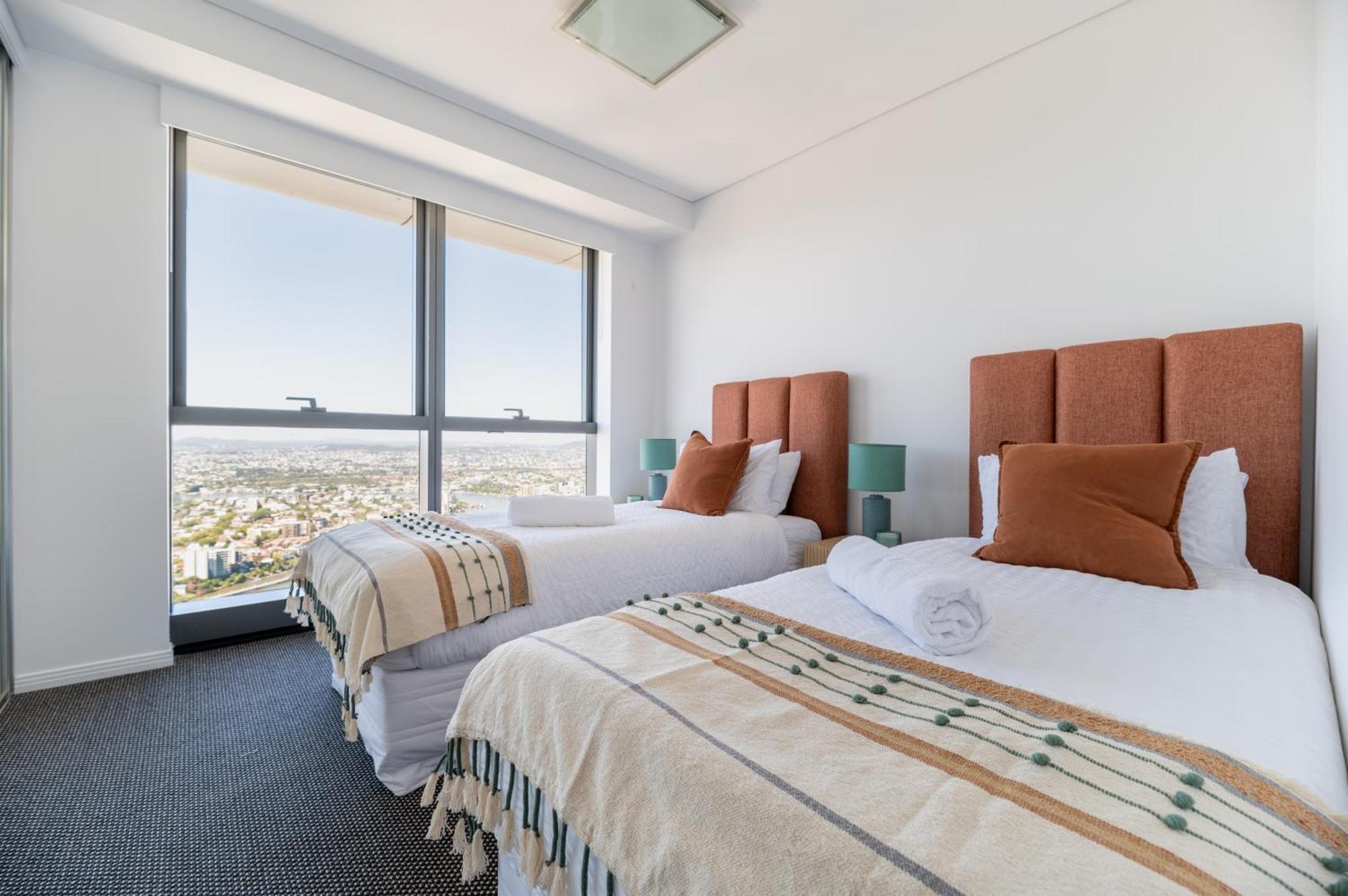 River & City Views 2 Bed 2 Bath Skyline * Brisbane