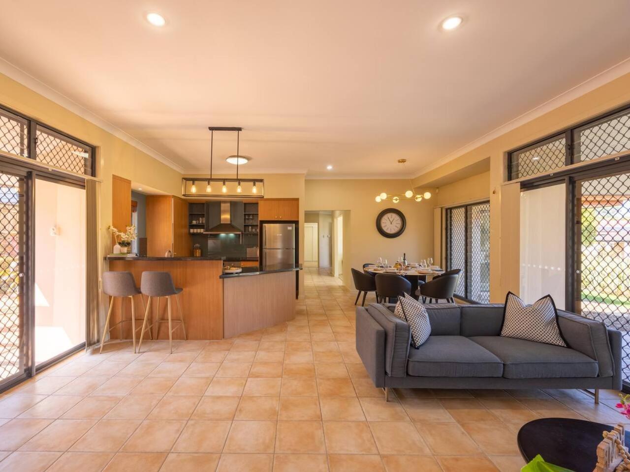 Bauhaus Design 5 Bedrooms At Carindale Brisbane