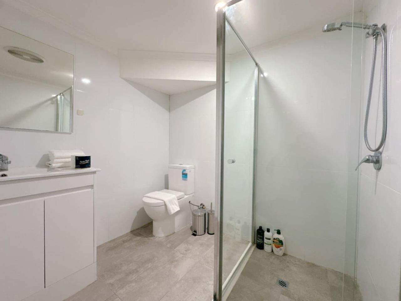 Comfy Unit Near Garden Westfield Street Parking *