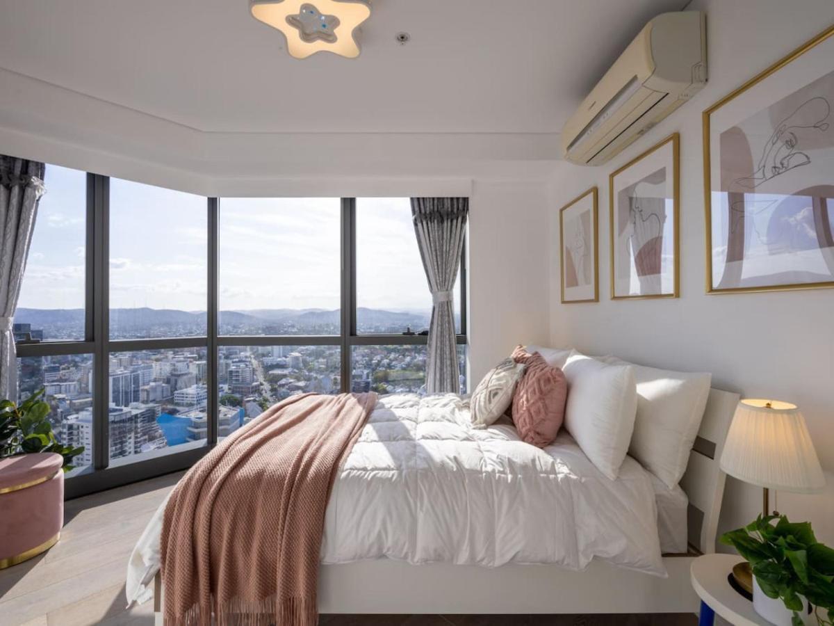 Luxury 3br Stunning Skyline-river-view At Cbd Brisbane
