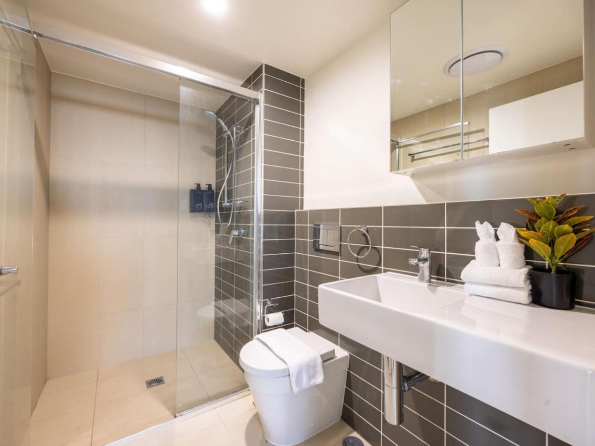 Apartment Modern 3br Riverside W Parking Near Shops And Park *