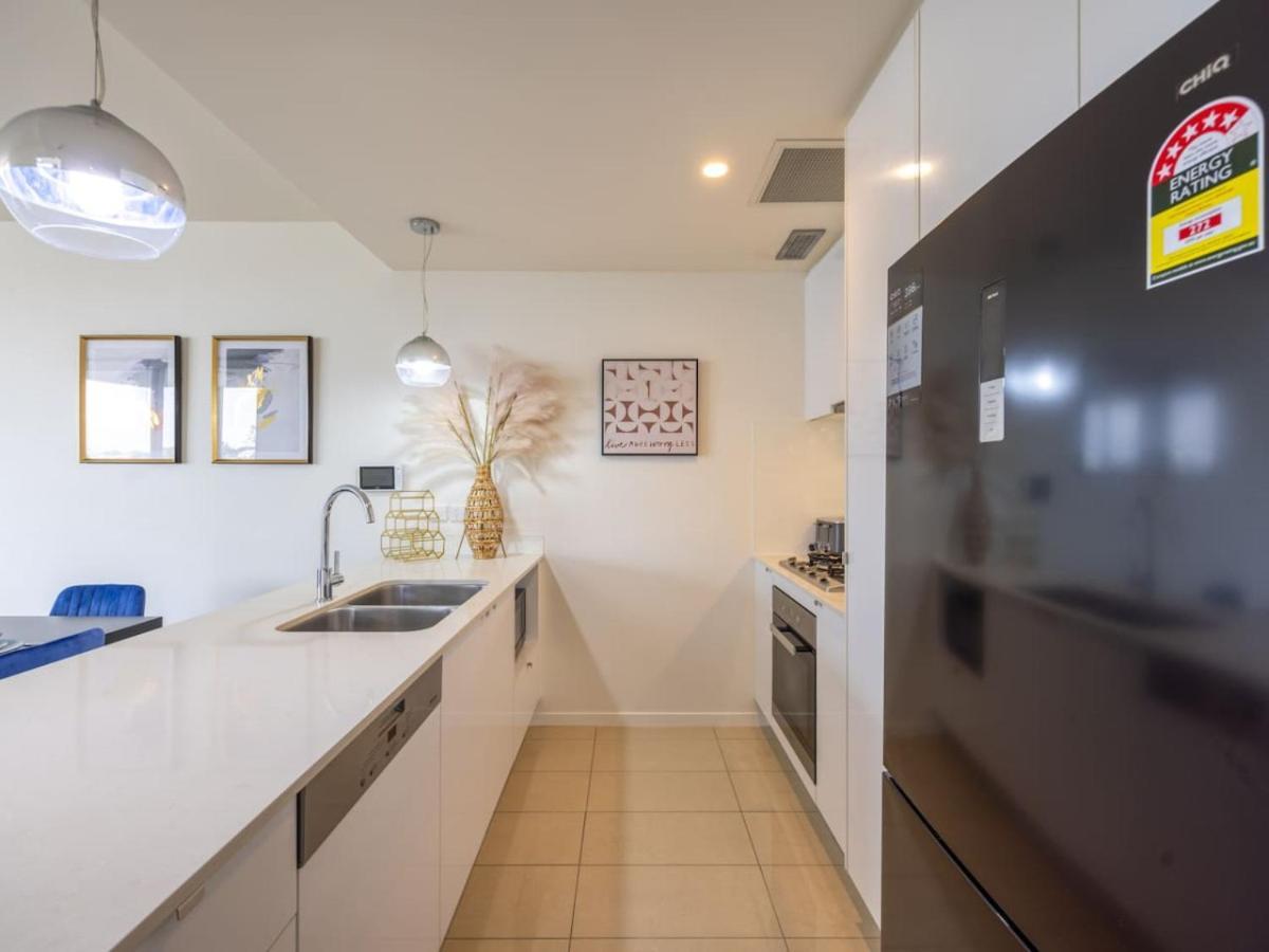 Apartment Modern 3br Riverside W Parking Near Shops And Park *