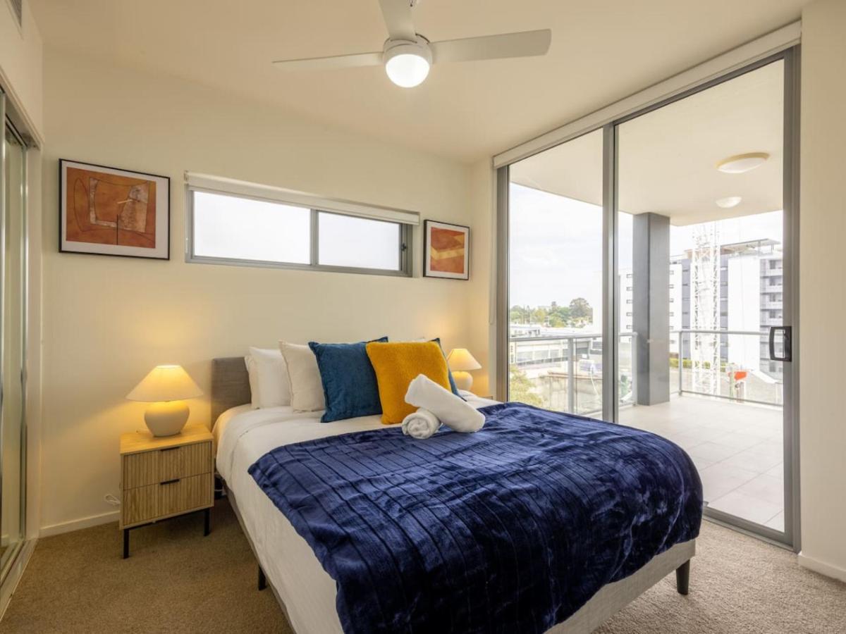 Apartment Modern 3br Riverside W Parking Near Shops And Park Brisbane
