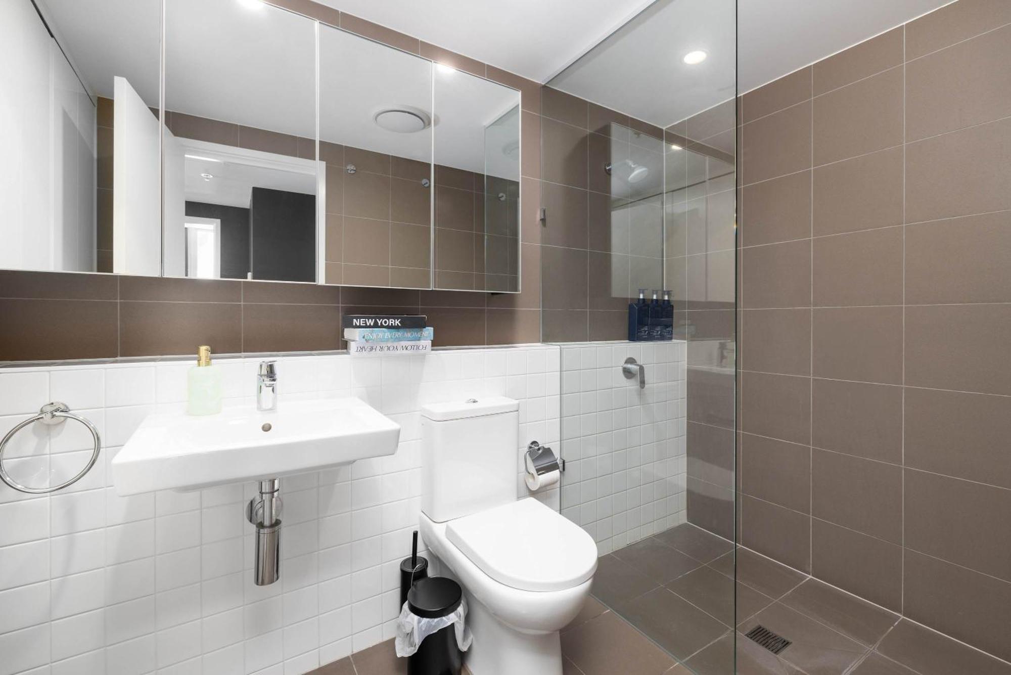 Elegant 2br Haven In The Trendy Fortitude Valley Apartment *