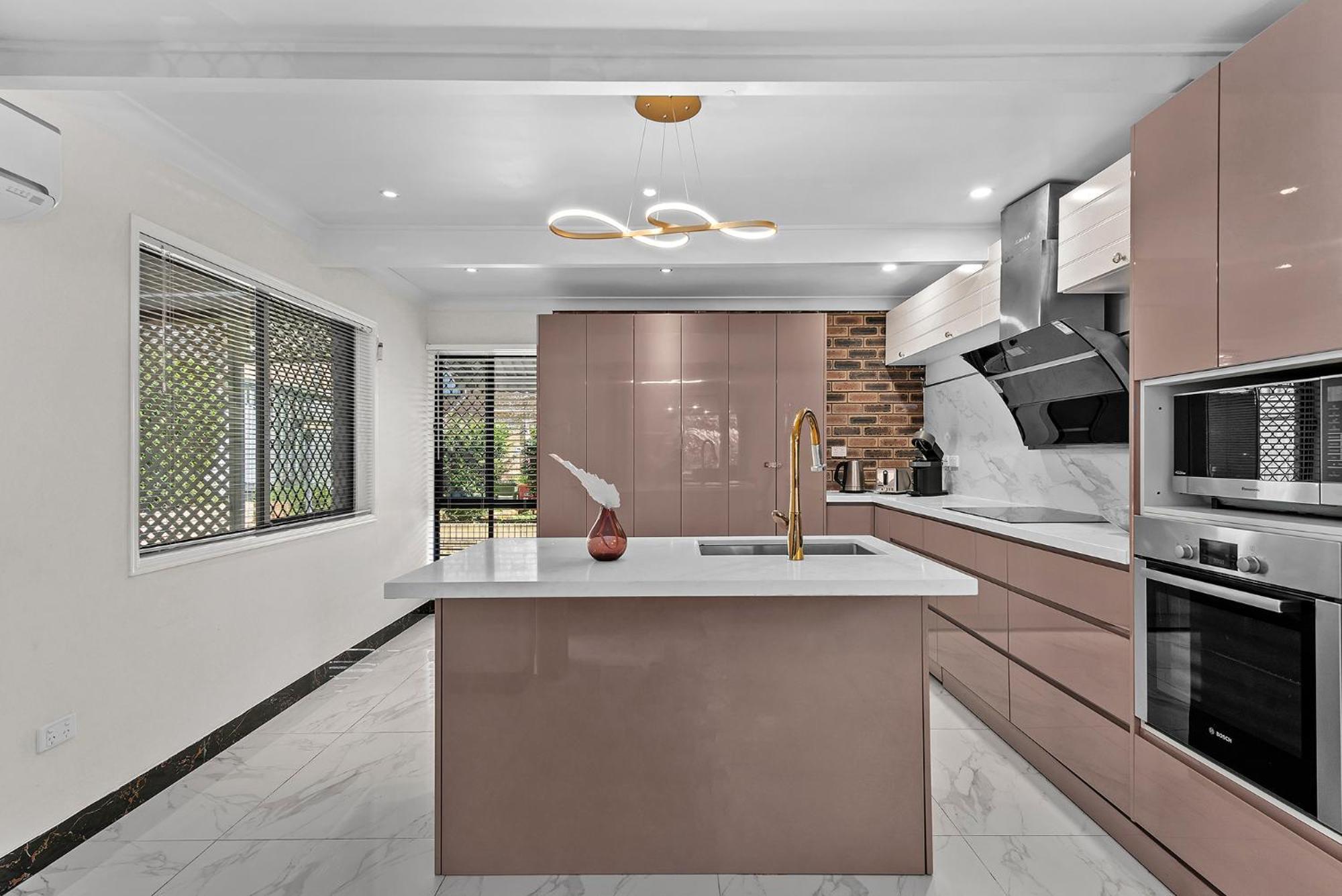 Luxury Living 2b2b In Southern Parking