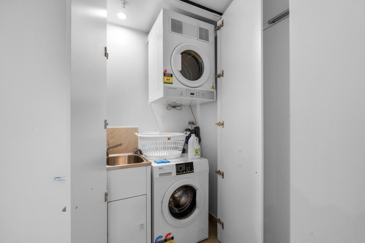 The Halo - New Lux South 2br With Parking & Pool Brisbane