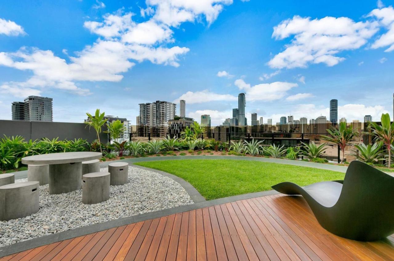 The Halo - New Lux South 2br With Parking & Pool