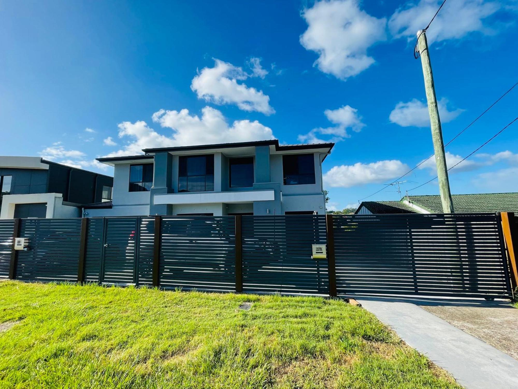 Independent With Onsuite And Small Kitchen Brisbane