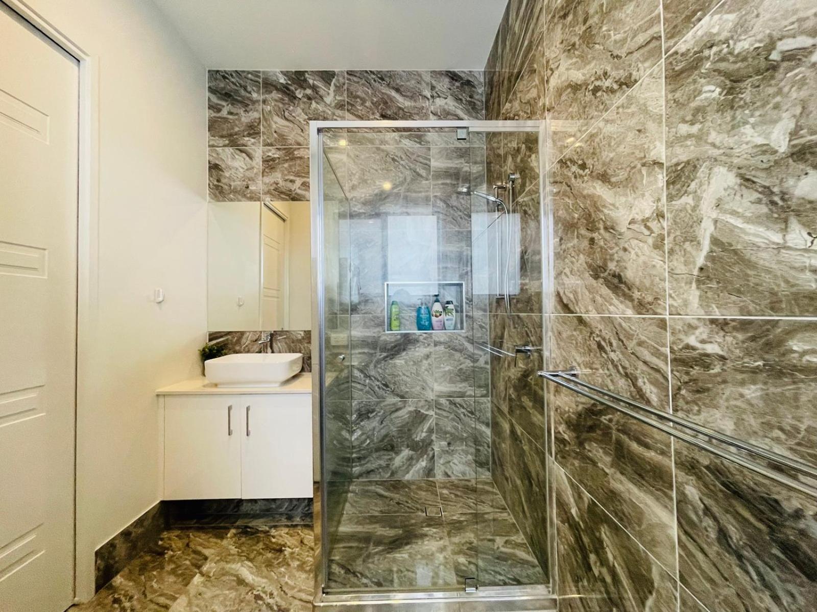 Independent With Onsuite And Small Kitchen Guest house Brisbane