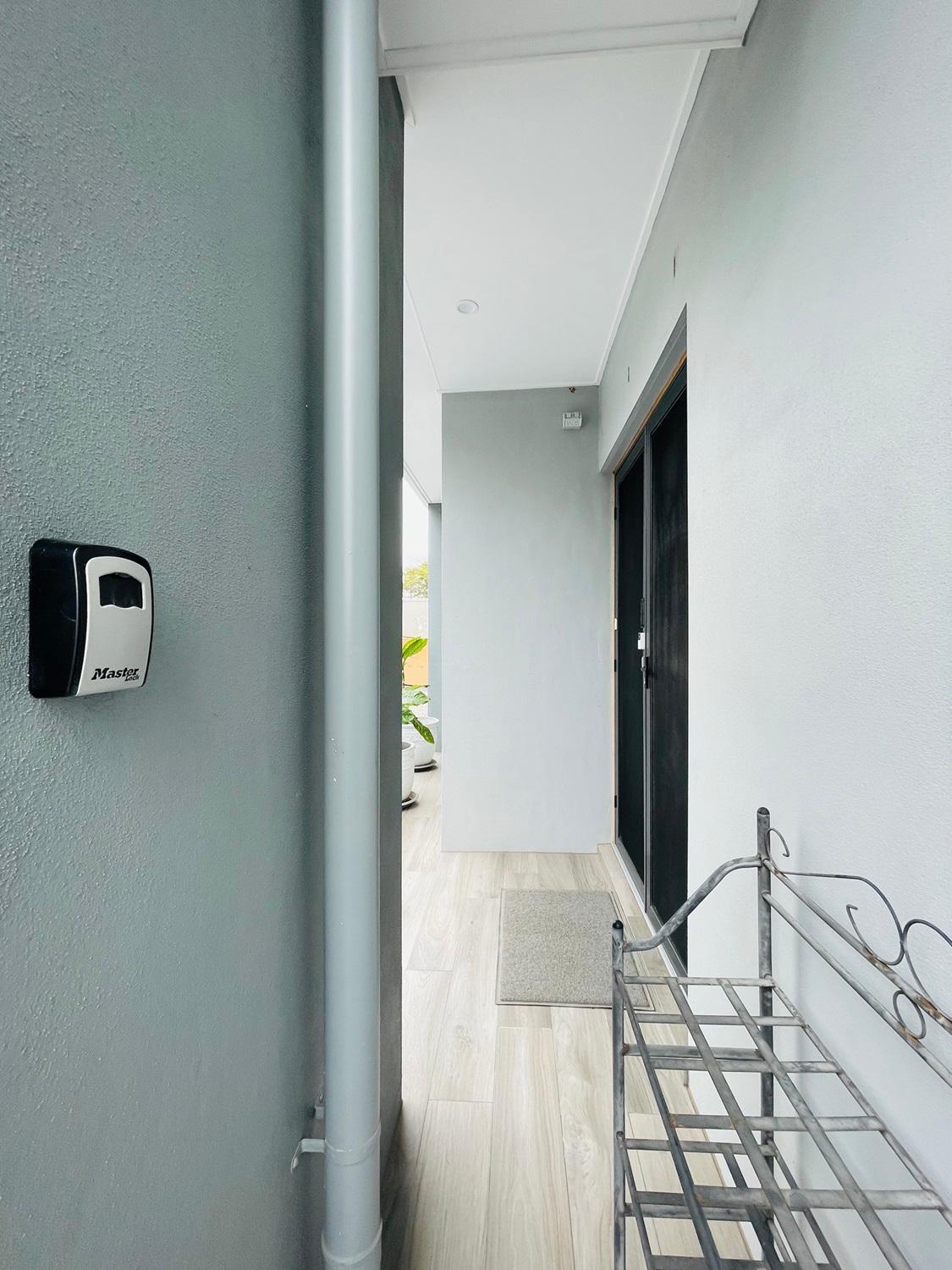 Independent With Onsuite And Small Kitchen Guest house