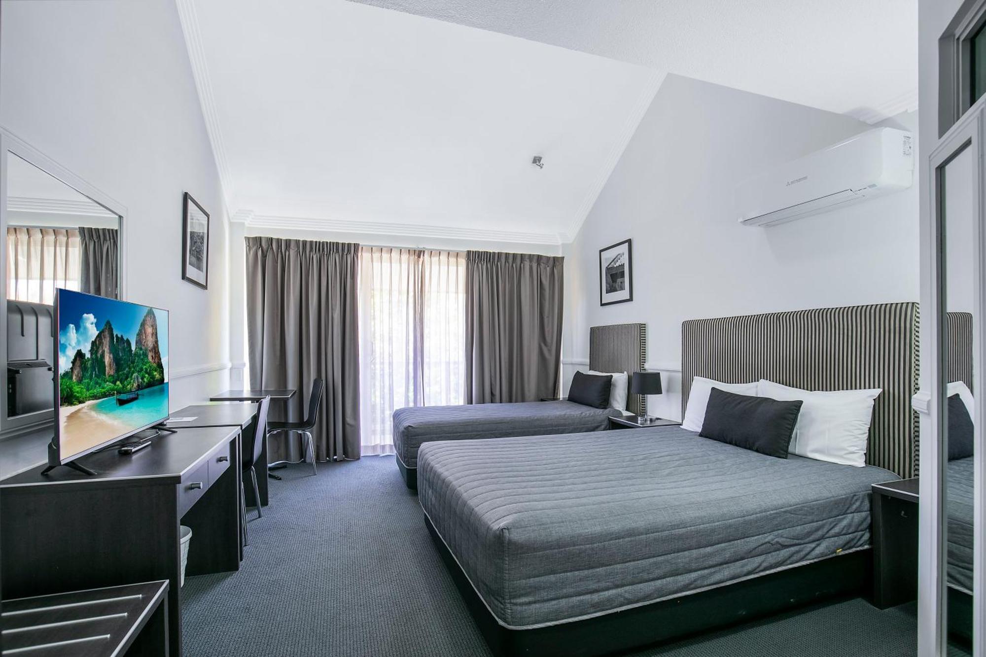 Comfort & Northgate Airport Inn