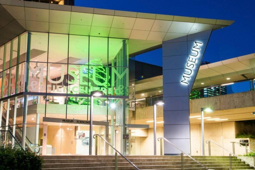 West End Boutique - Private 2 Bedroom 2 Bathroom Near South & Bne City Apartment *