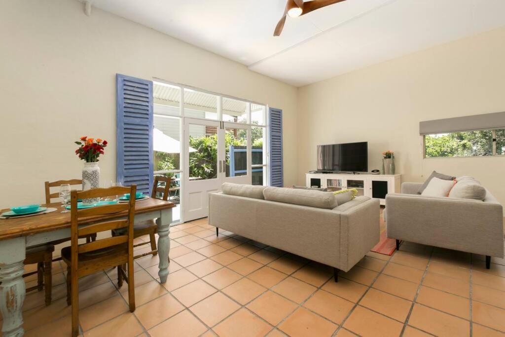 Holiday home Tallywood 3 The Hacienda 2bed Pets Yard Pool