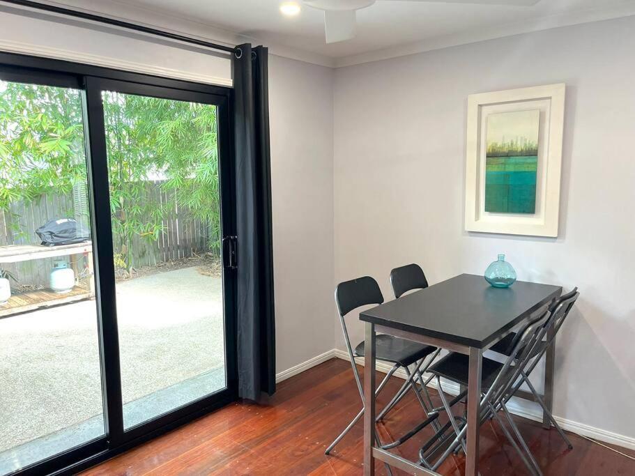 Holiday home Gabba 2 Separate Homes 1 Block 6 Bdrms Brisbane