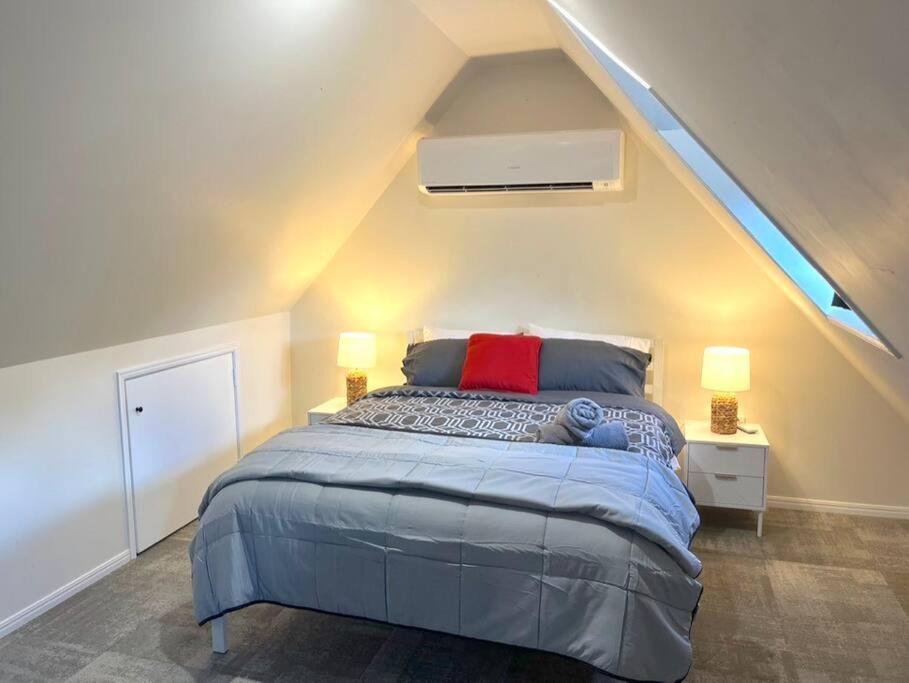 Gabba 2 Separate Homes 1 Block 6 Bdrms Holiday home *