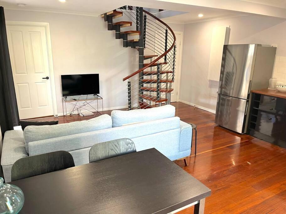 Gabba 2 Separate Homes 1 Block 6 Bdrms * Brisbane
