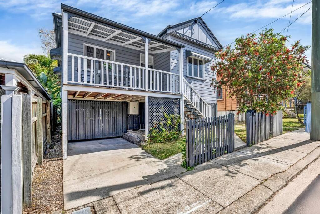 Holiday home Gabba 2 Separate Homes 1 Block 6 Bdrms