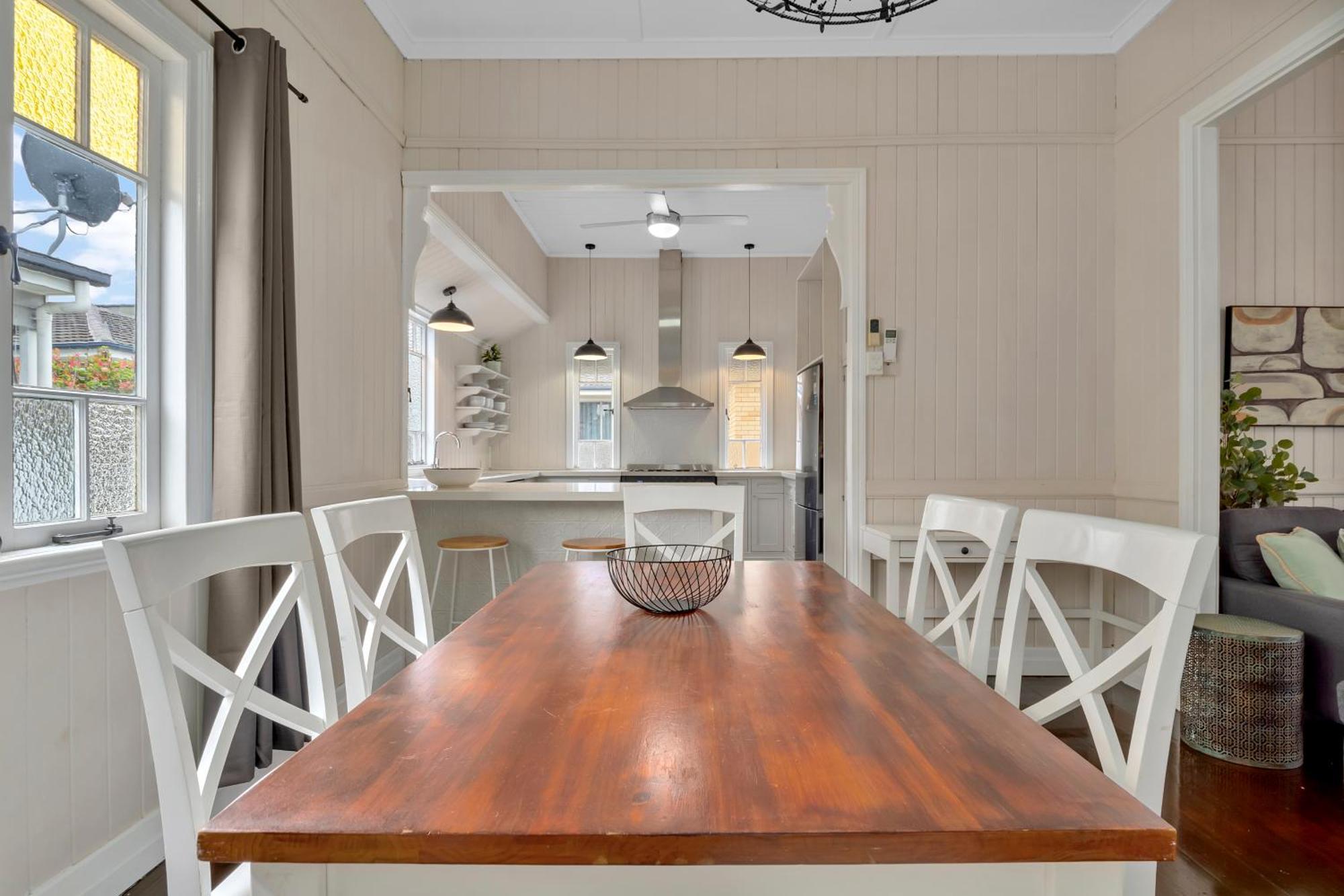 Cedar Street 5brms 3bths 2 Homes In 1 Brisbane