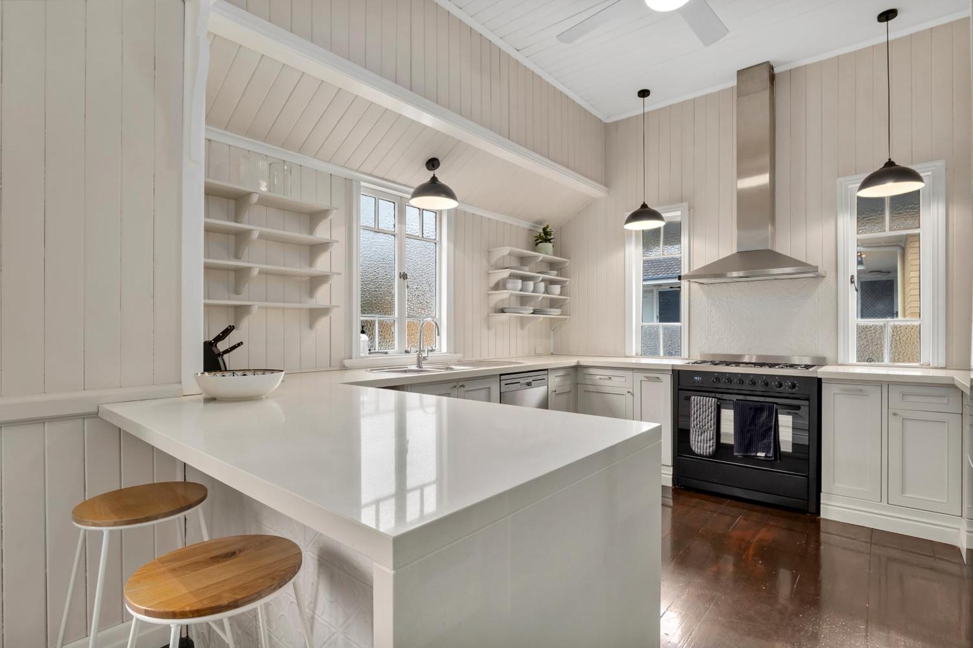 Cedar Street 5brms 3bths 2 Homes In 1 * Brisbane