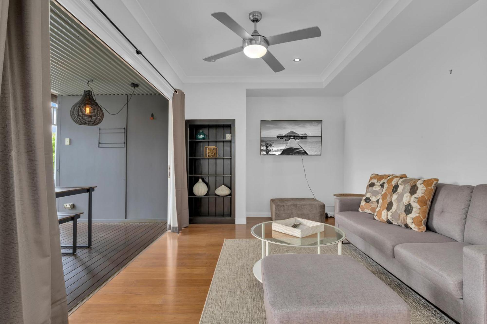 Cedar Street Lower 2br Petyard