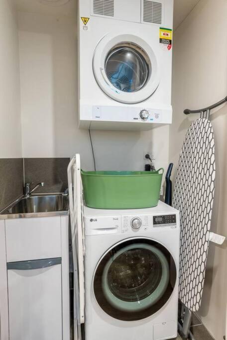 Utopia Oasis Exquisite Urban Retreat