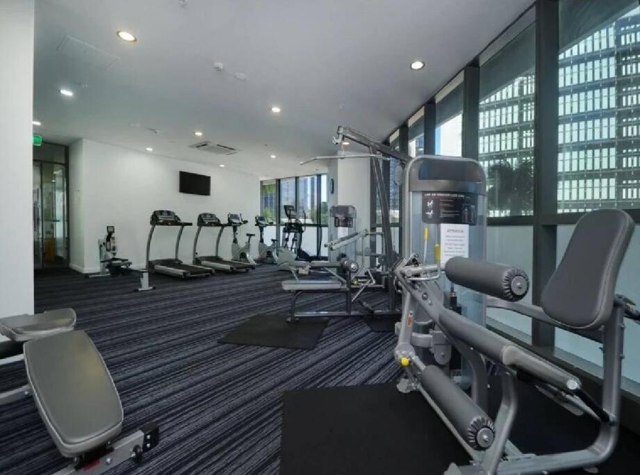 Best Location In The City, River Views - With Weliton - Shared Common Area, Bedroom And Bathroom Are Private Brisbane