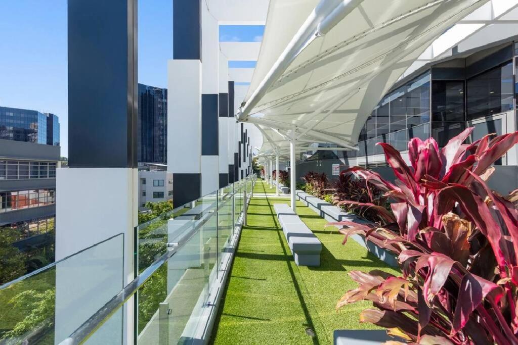 Best Location In The City, River Views - With Weliton - Shared Common Area, Bedroom And Bathroom Are Private Apartment
