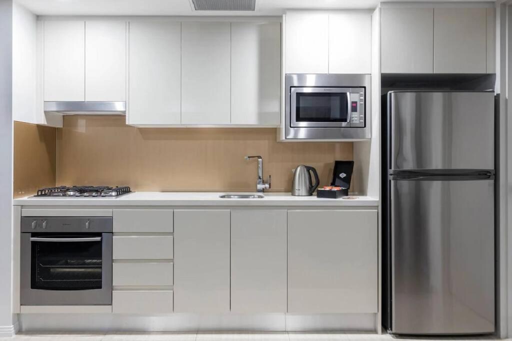 Apartment Best Location In The City, River Views - With Weliton - Shared Common Area, Bedroom And Bathroom Are Private *