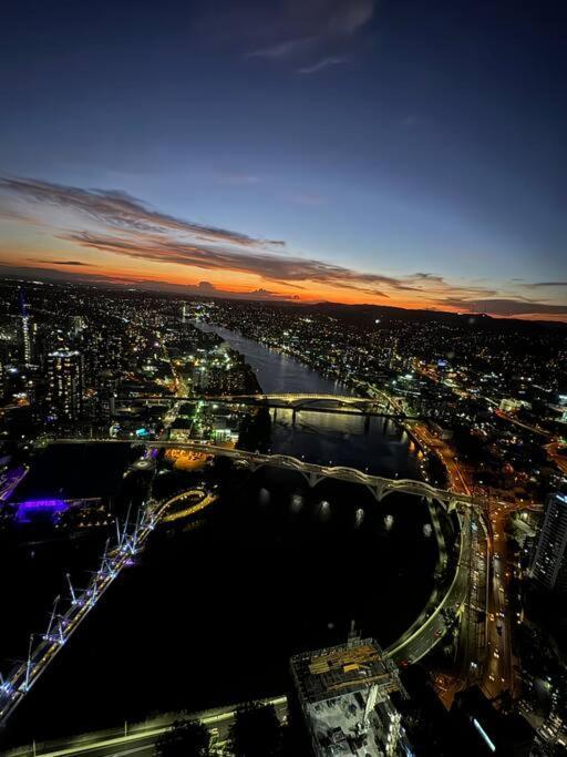 Apartment Best Location In The City, River Views - With Weliton - Shared Common Area, Bedroom And Bathroom Are Private Brisbane