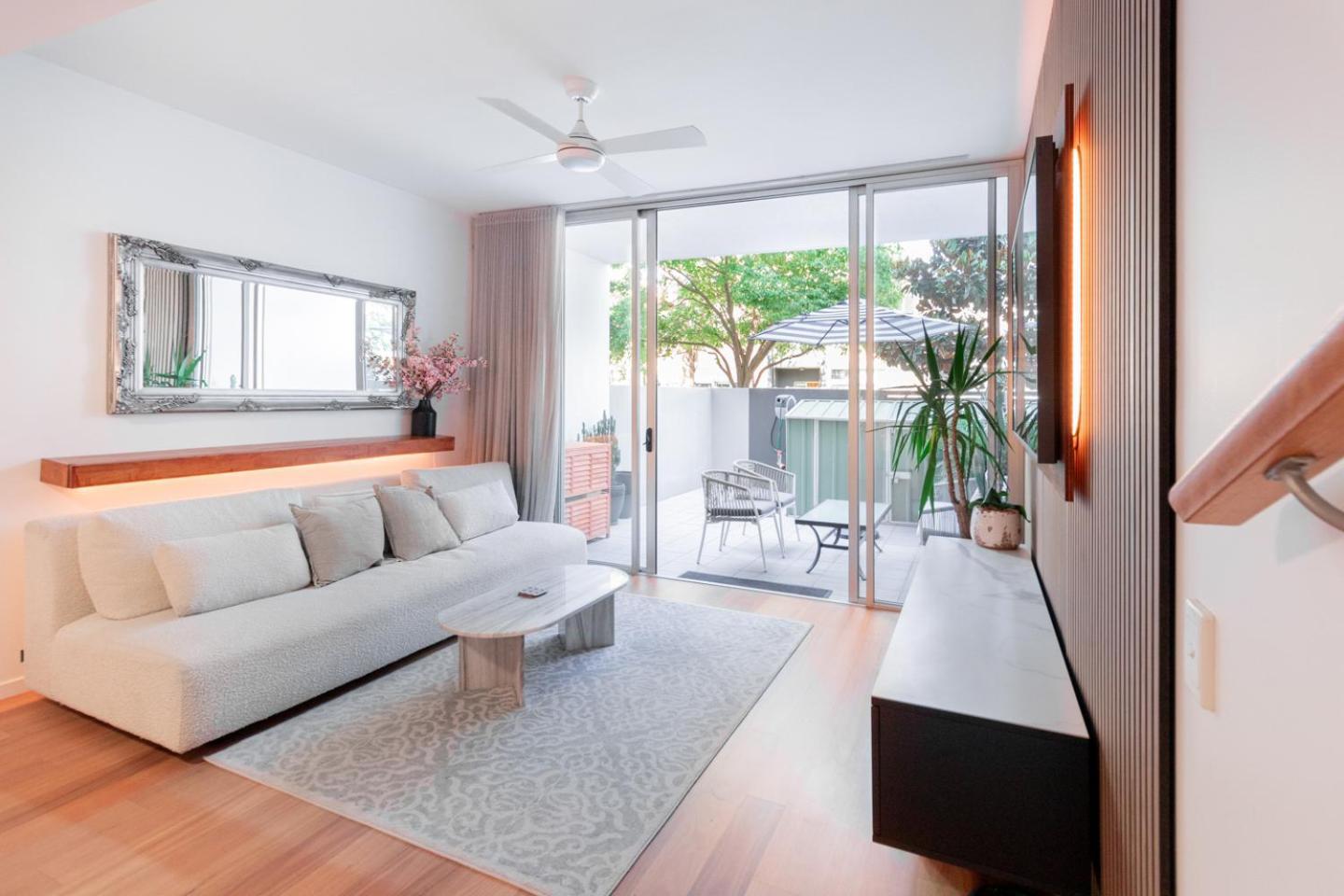 Apartment 2 Bed Metres From Bulimba Ferry On Oxford Street Brisbane
