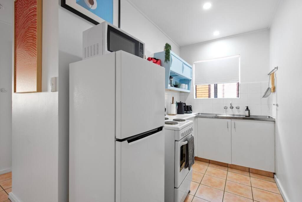 New Farm Nest- 2bed 1bath Balcony Apartment *