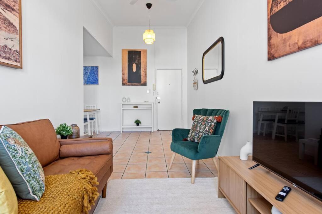 New Farm Nest- 2bed 1bath Balcony *