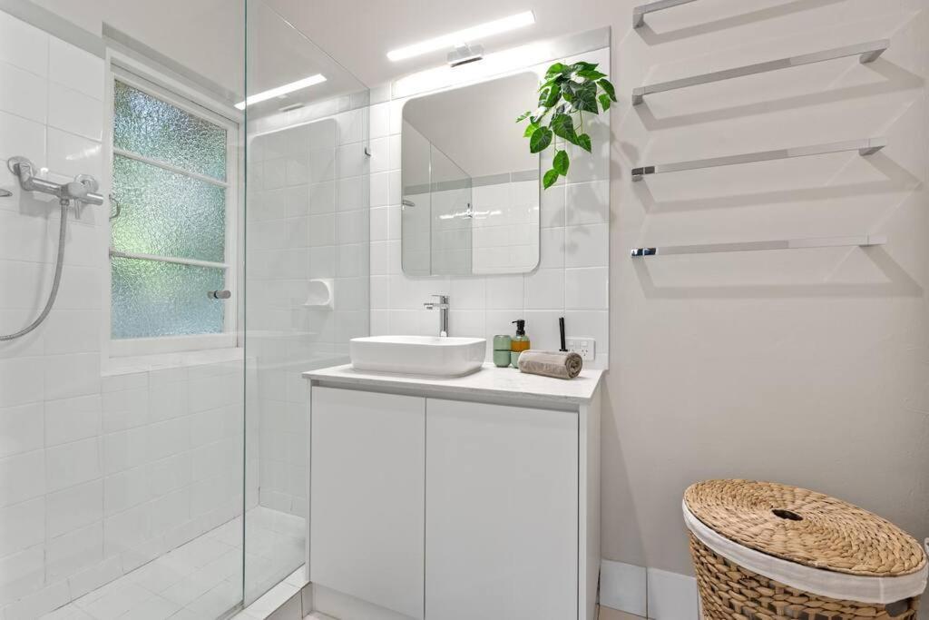 The Ruby - Art Deco 1bed 1bath New Farm Apartment *