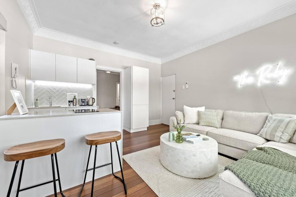 The Ruby - Art Deco 1bed 1bath New Farm Apartment